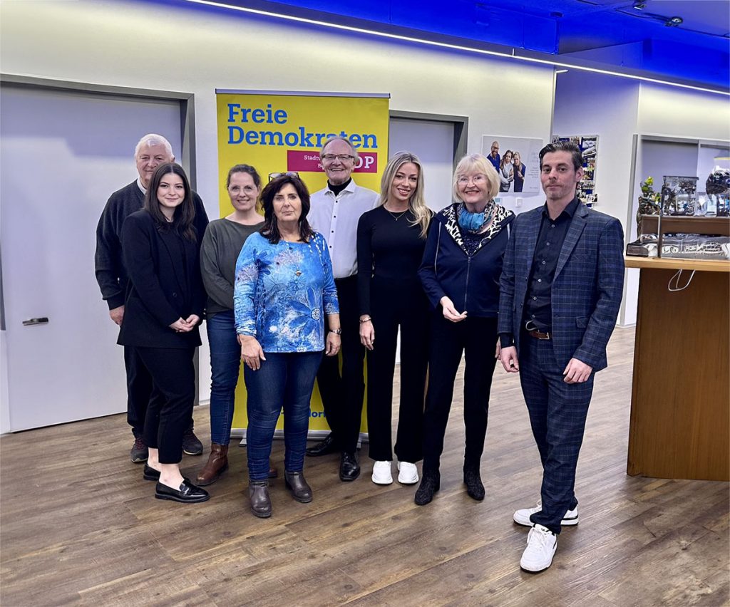 Von links nach rechts, Karl-Otto Hahn, Lina Sofia Wambach (JuLis), Christine Graef (FDP Fraktion Bendorf), Renate Bartsch (2. Beisitzer), Herbert Speyerer (Fraktionsvorsitzender), Carolin Urwer (2. stellvertretende Vorsitzende), Karin Plank-Dietz, Jan Wambach (Schriftführer)